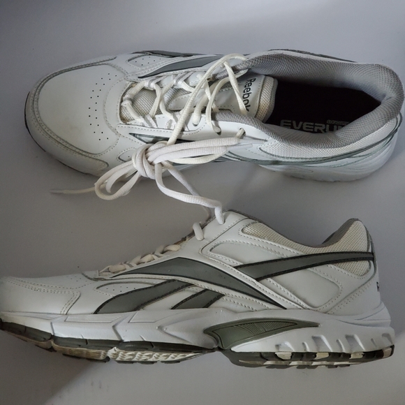 Reebok men's white w/grey stripe shoe 12 - Picture 10 of 13